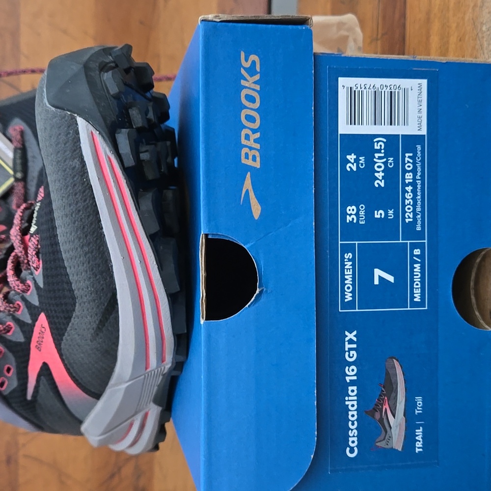 BROOKS WOMEN'S CASCADIA 16 GTX TRAIL RUNNING WATERPROOF HIKING SHOE W BOX 7 M - Picture 9 of 16